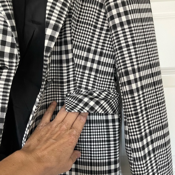 NWT Jules and Leopoldo Studio black and white blazer, fully lined. - Picture 3 of 5